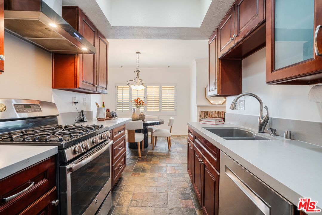 11737 Darlington Ave Unit: 103