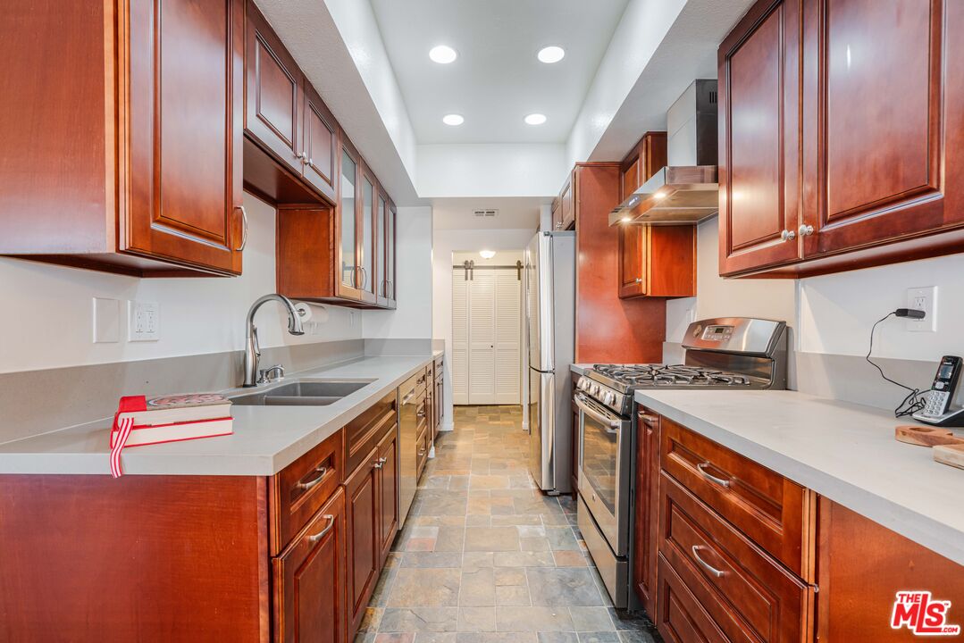 11737 Darlington Ave Unit: 103