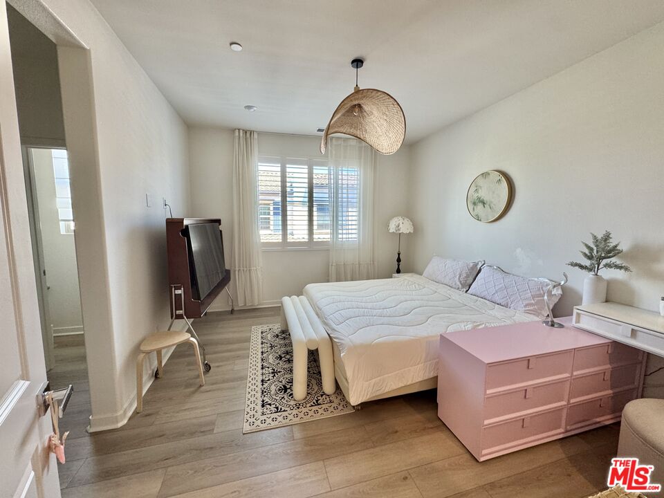 11338 Valley Unit: C