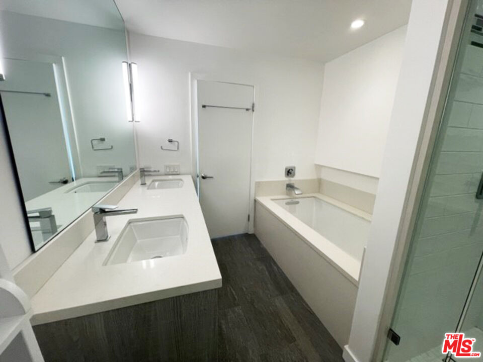 311 Bora Bora Way Unit: 3207