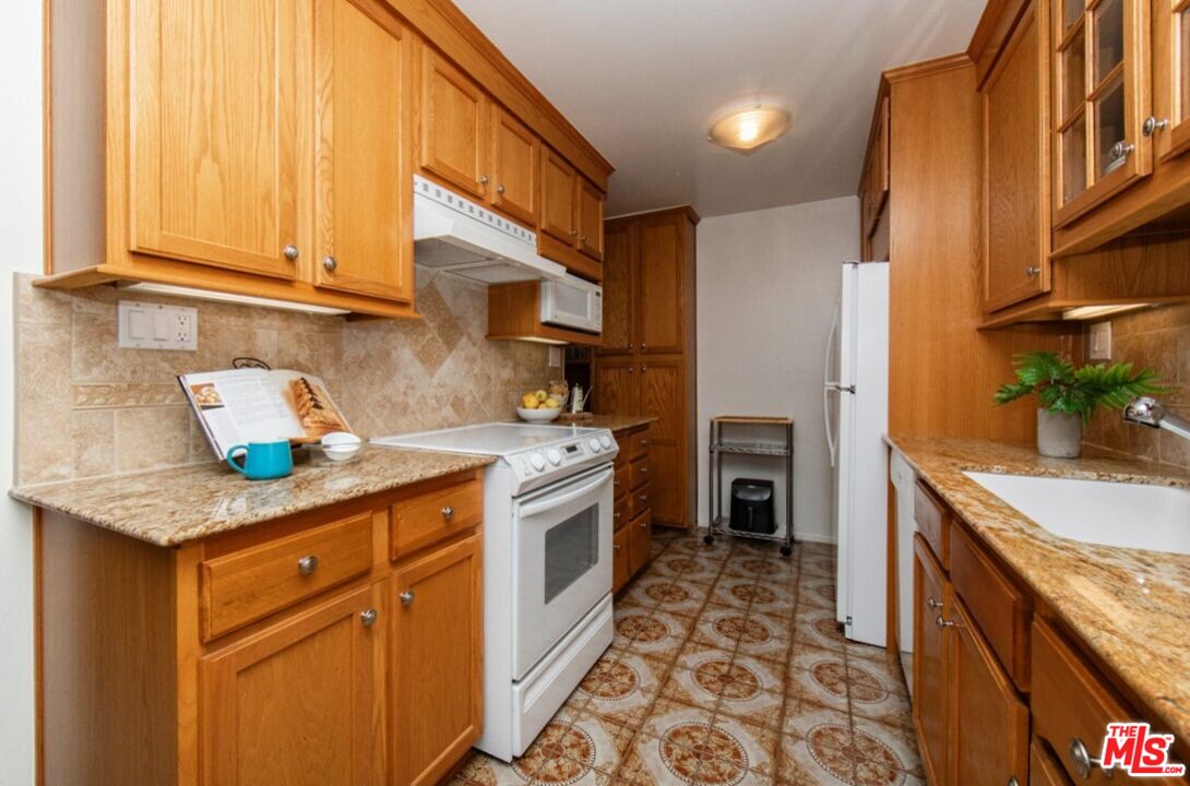 6000 CANTERBURY DR Unit: D301