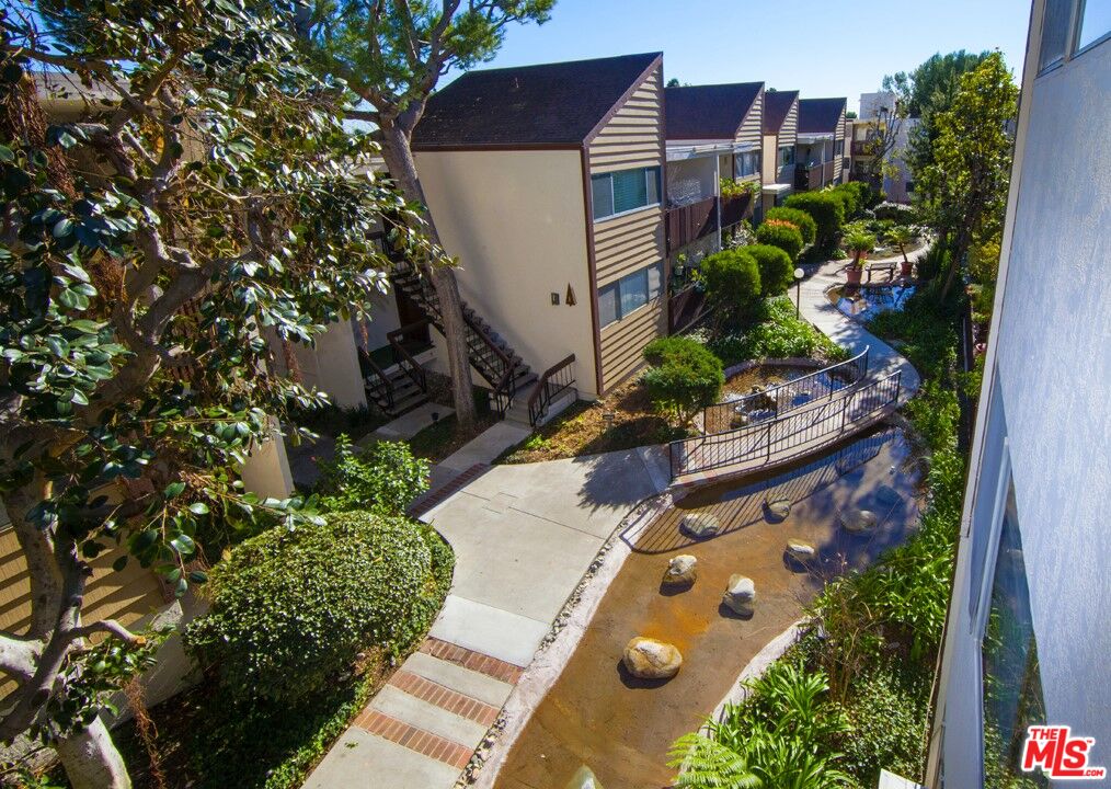 6000 CANTERBURY DR Unit: D301