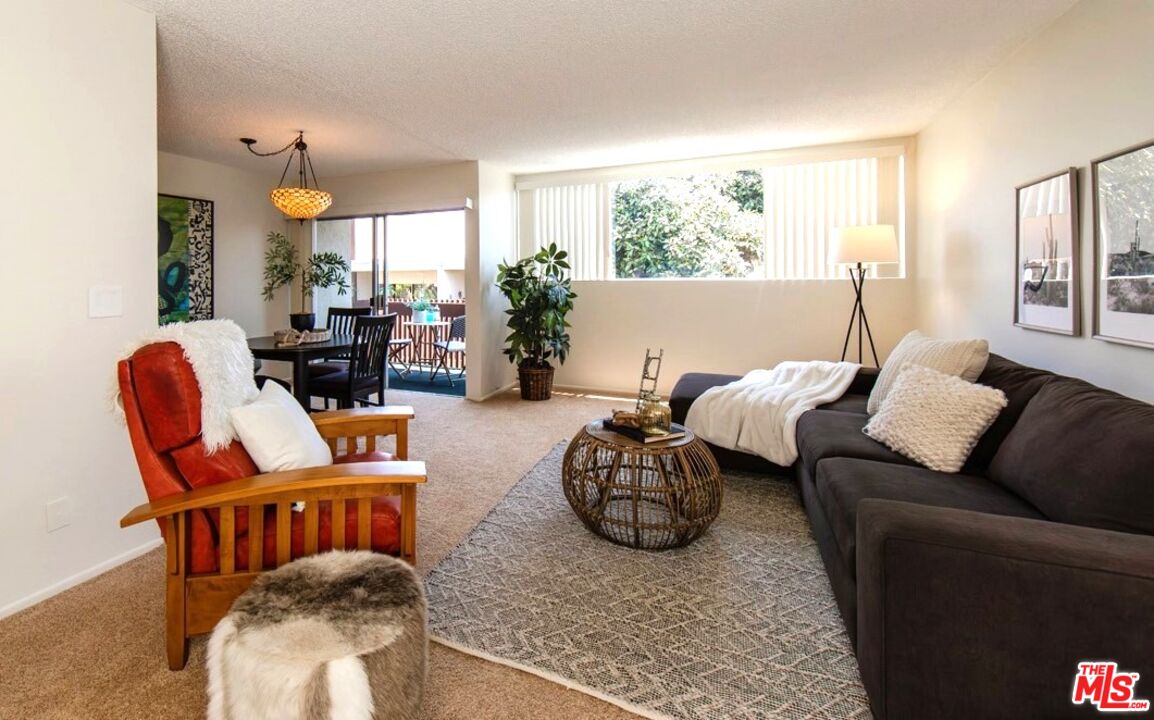 6000 CANTERBURY DR Unit: D301