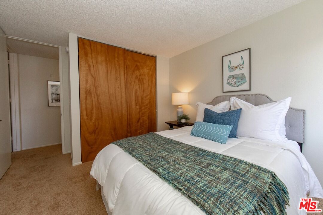 6000 CANTERBURY DR Unit: D301