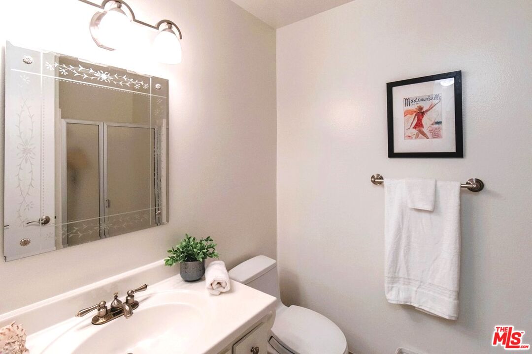 6000 CANTERBURY DR Unit: D301