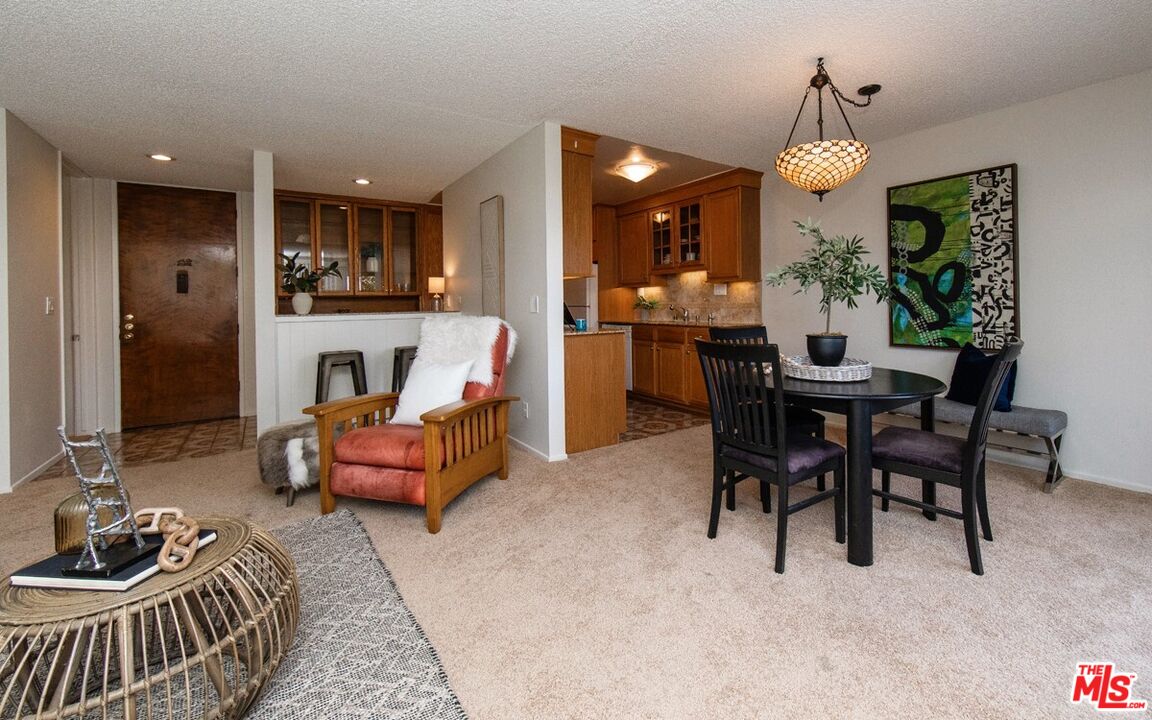 6000 CANTERBURY DR Unit: D301
