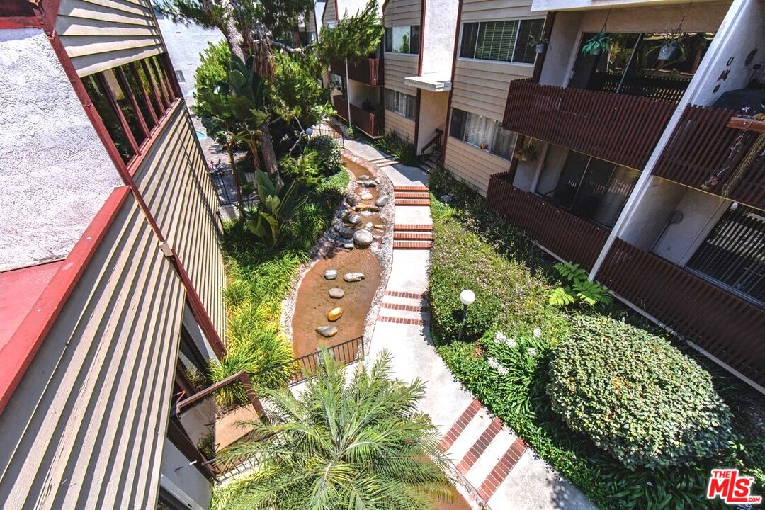 6000 CANTERBURY DR Unit: D301