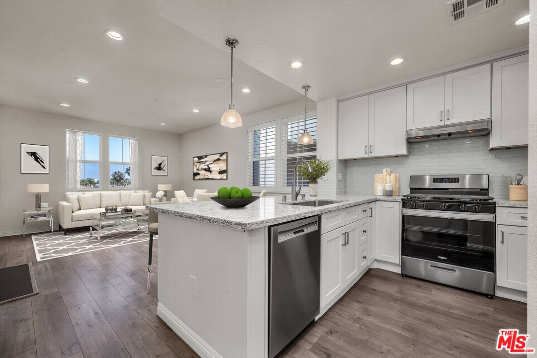 12963 Runway Rd Unit: 414