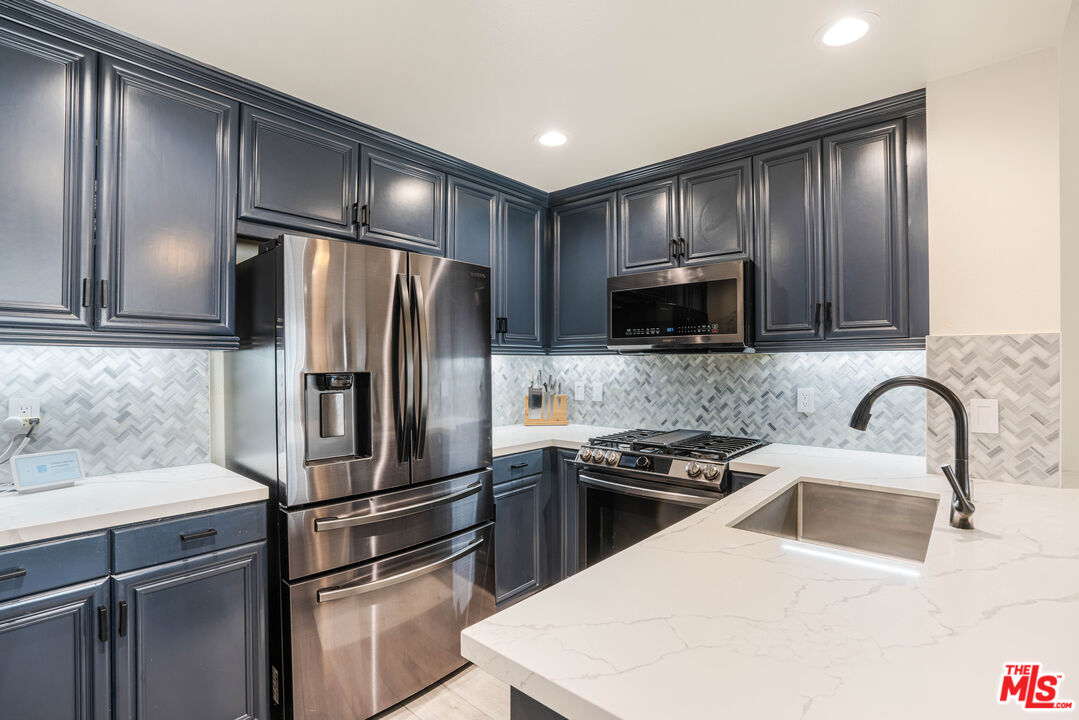 6020 Seabluff Dr Unit: 409