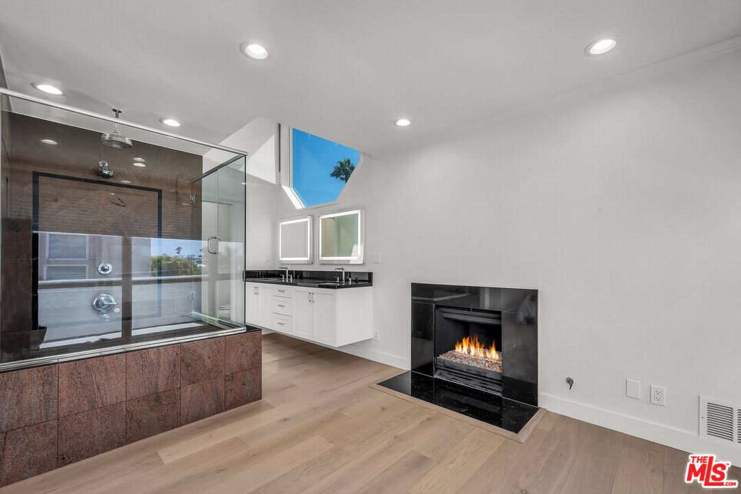 5515 Pacific Ave Unit: 3