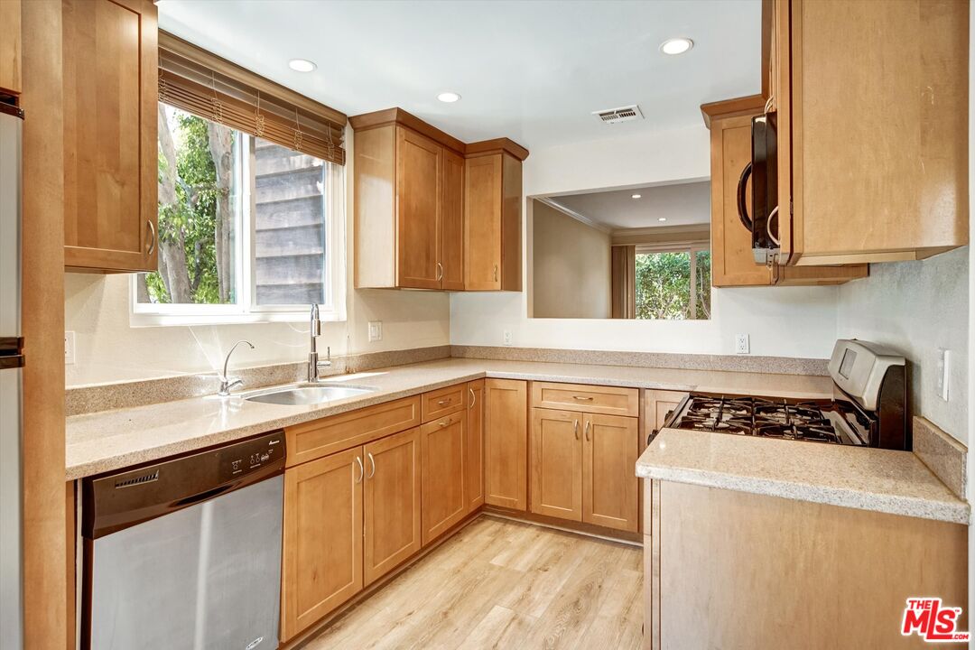 1328 S Bundy Dr Unit: 1