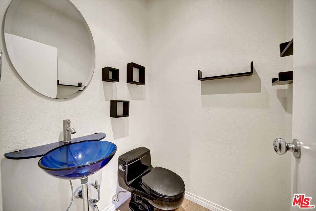 1328 S Bundy Dr Unit: 1