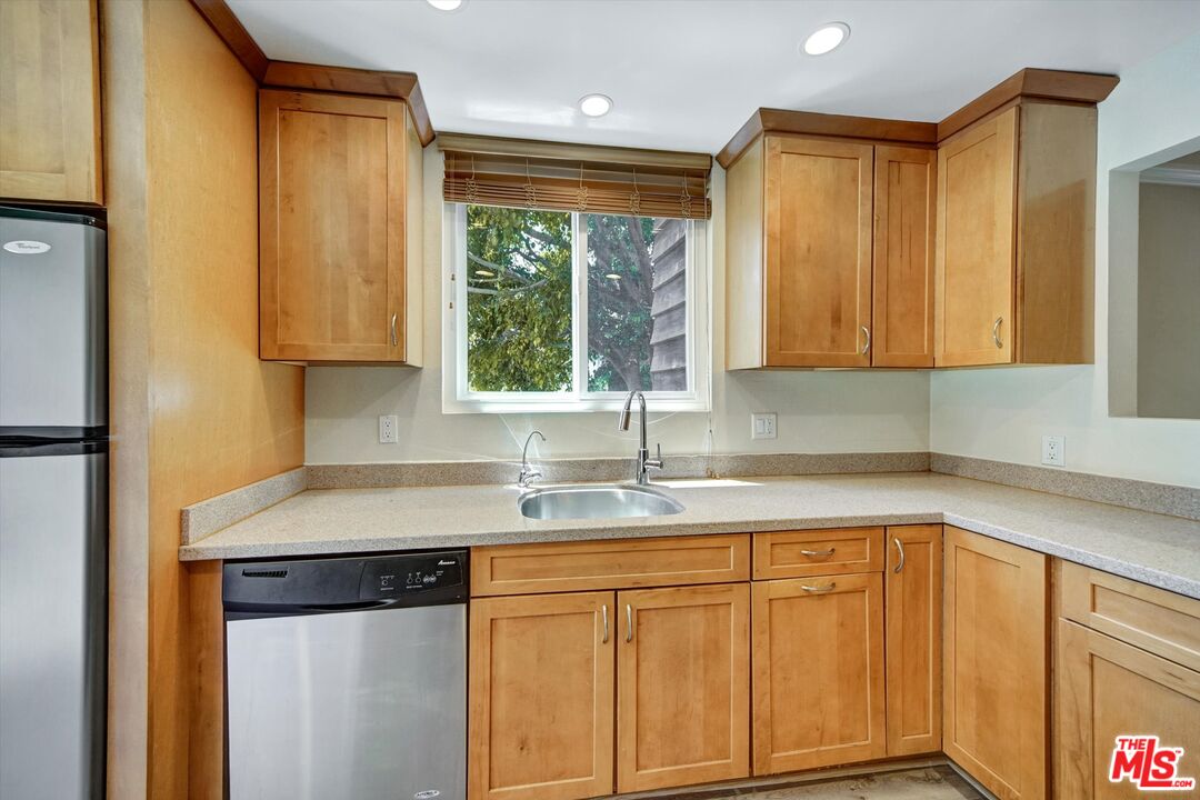 1328 S Bundy Dr Unit: 1