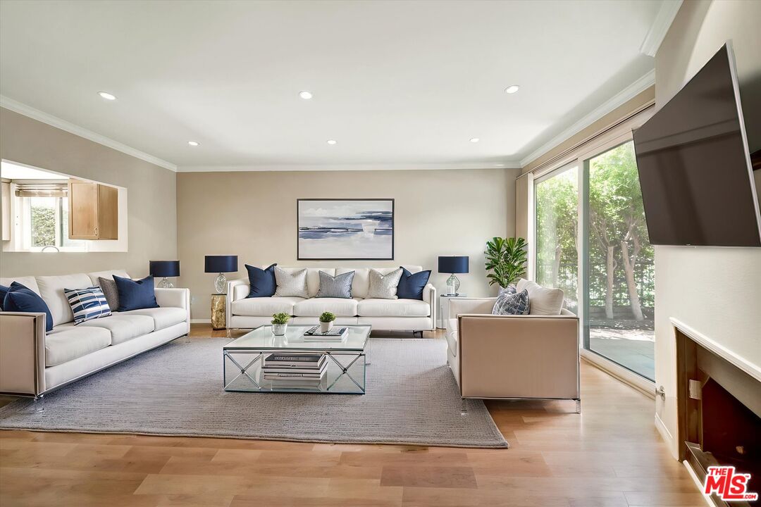 1328 S Bundy Dr Unit: 1