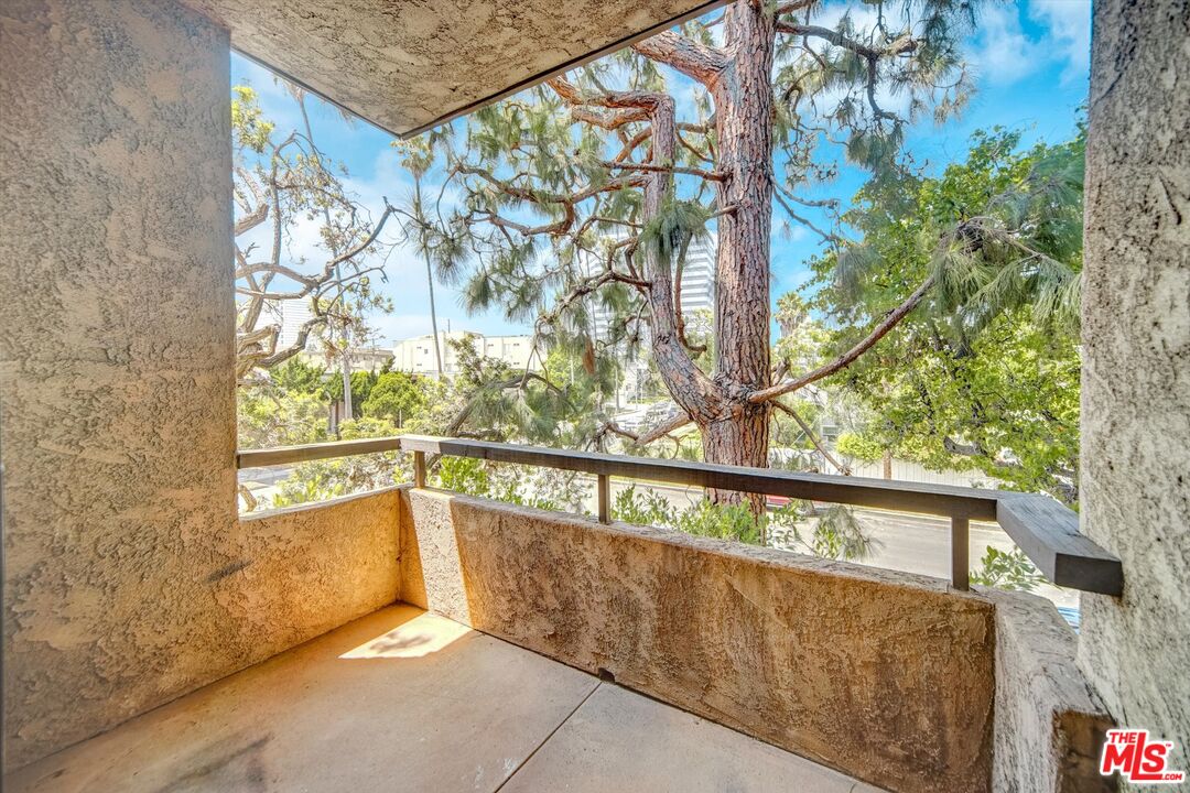 1328 S Bundy Dr Unit: 1