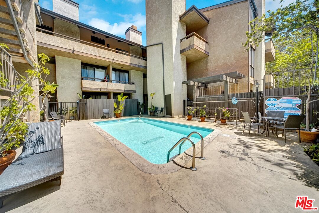 1328 S Bundy Dr Unit: 1