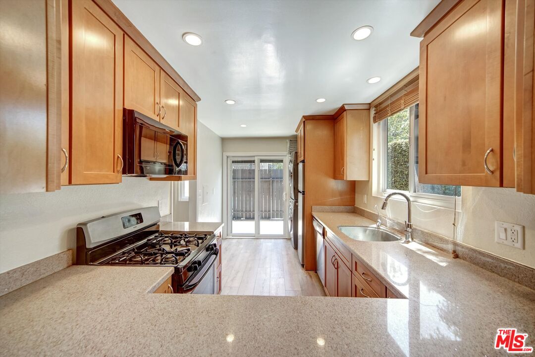 1328 S Bundy Dr Unit: 1