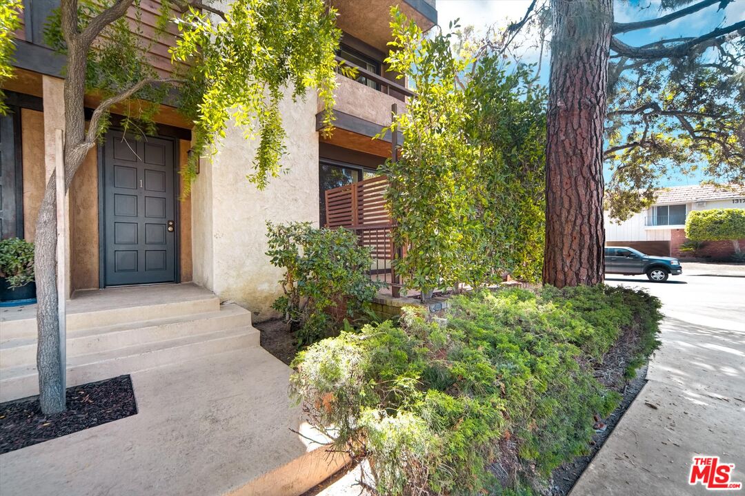 1328 S Bundy Dr Unit: 1