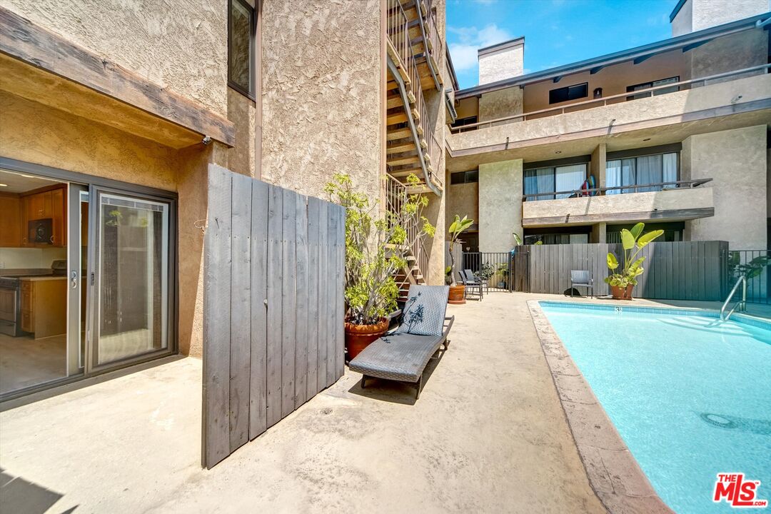 1328 S Bundy Dr Unit: 1