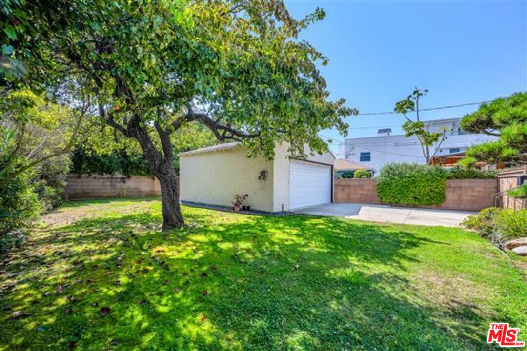 3267 Mountain View Ave