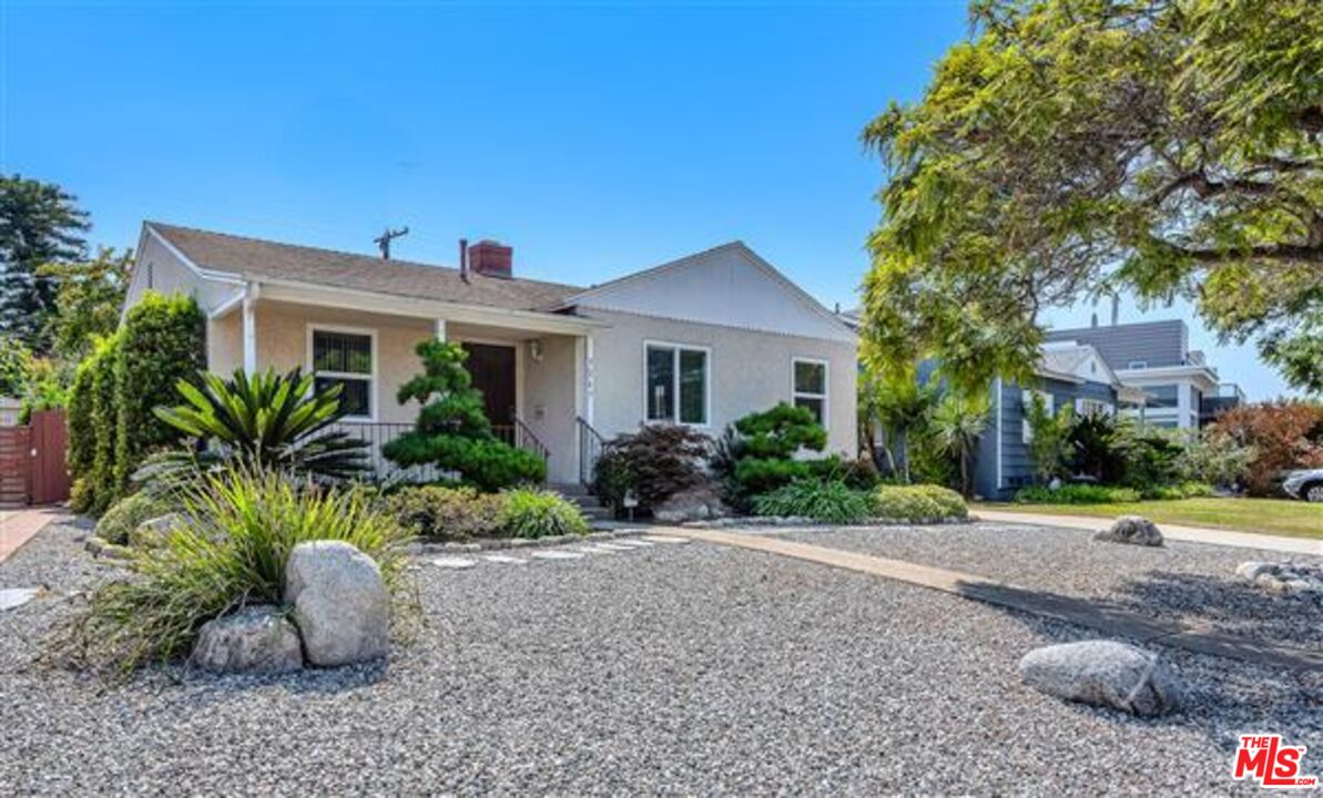 3267 Mountain View Ave
