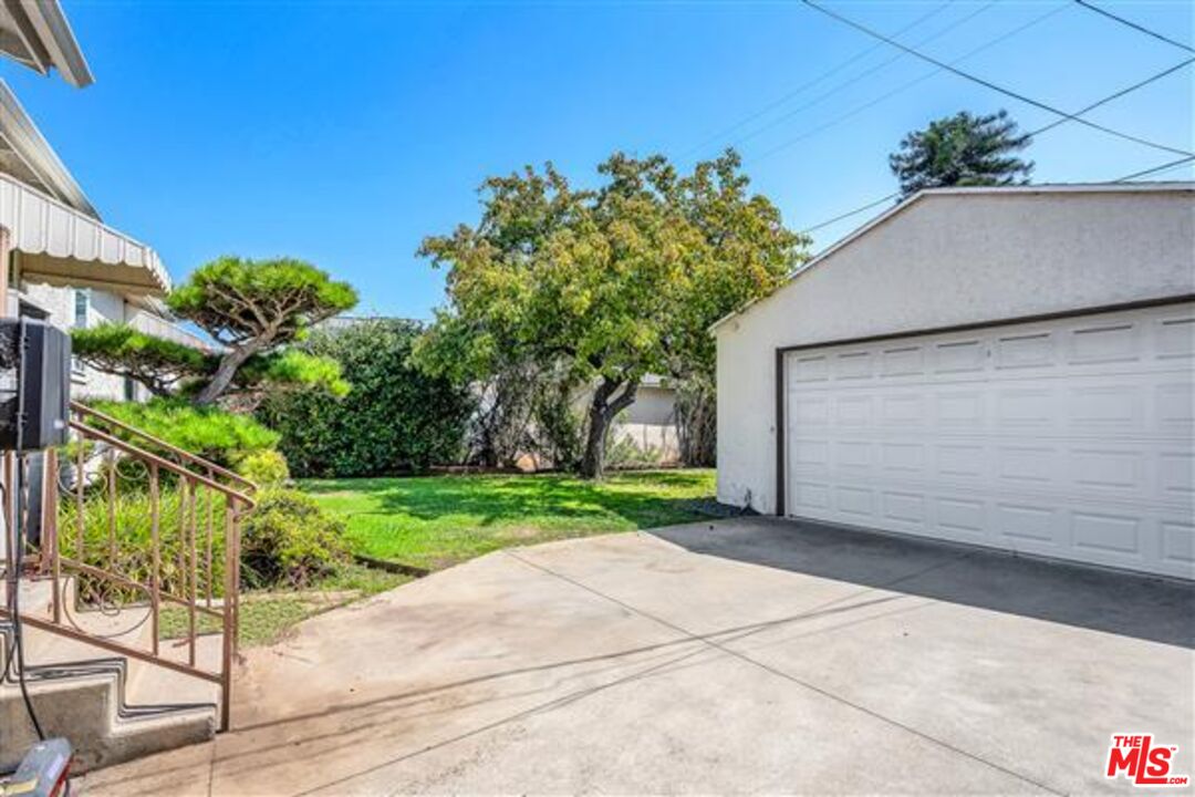 3267 Mountain View Ave