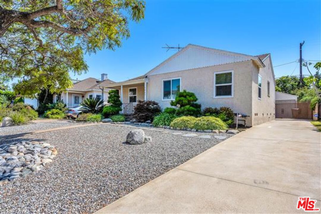 3267 Mountain View Ave