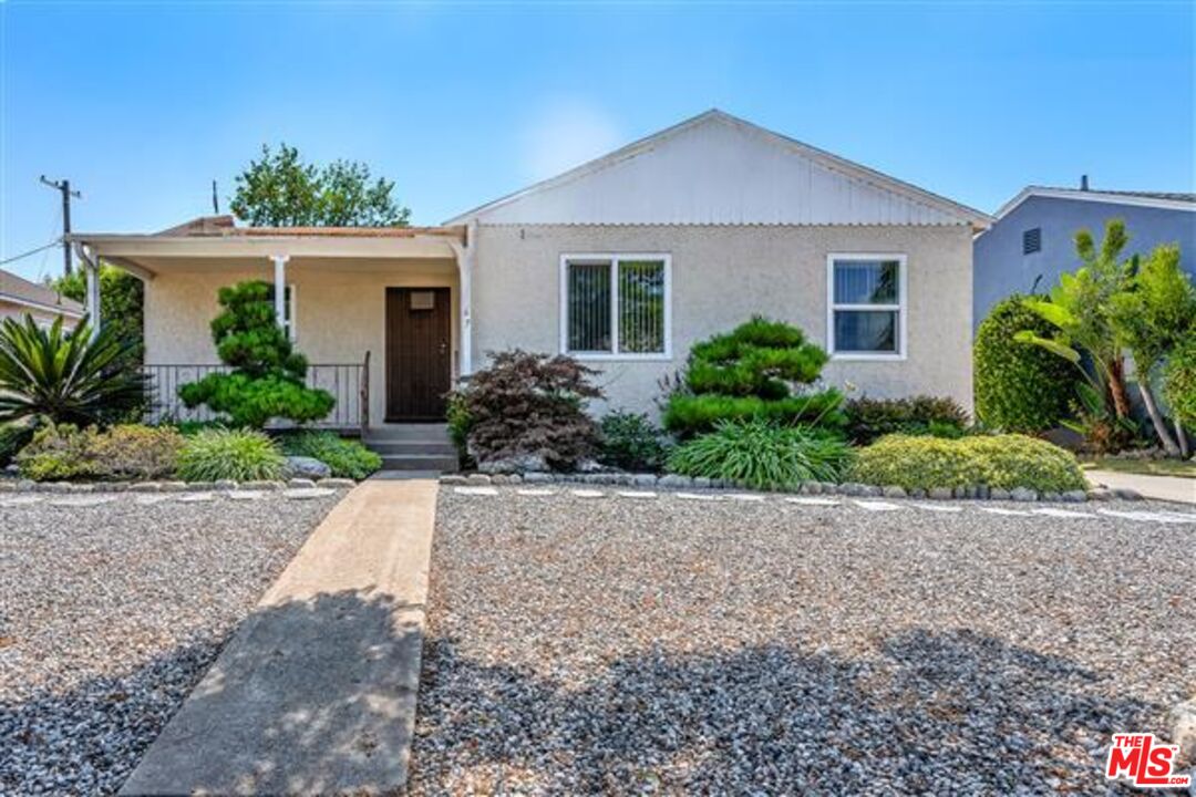 3267 Mountain View Ave