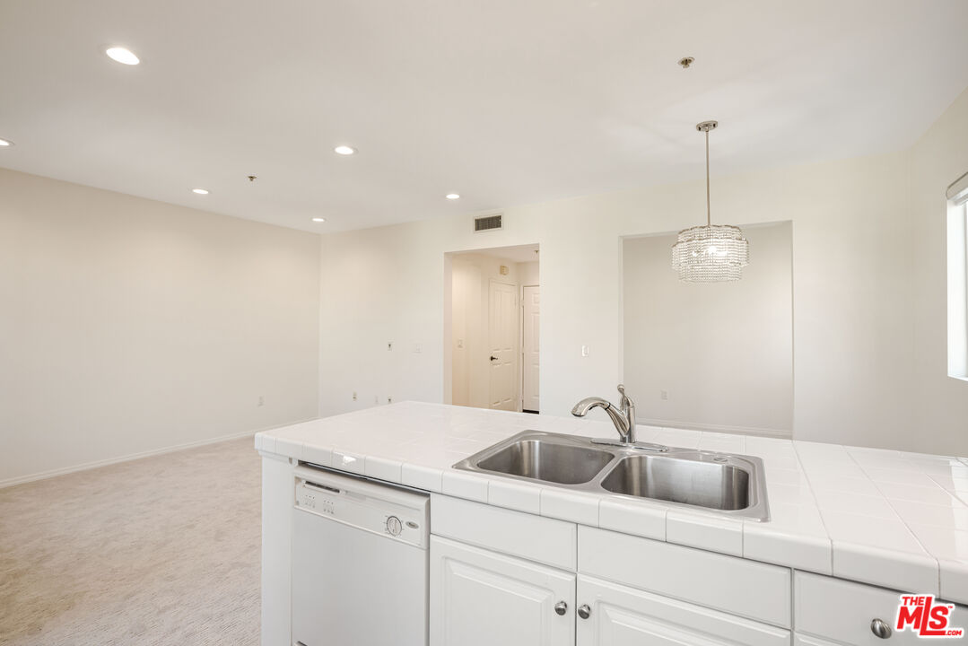 6020 Seabluff Dr Unit: 426