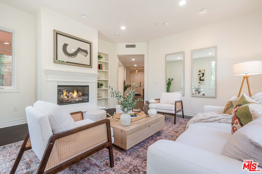 6241 Crescent Park Unit: 201