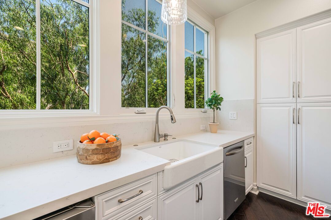 6241 Crescent Park Unit: 201