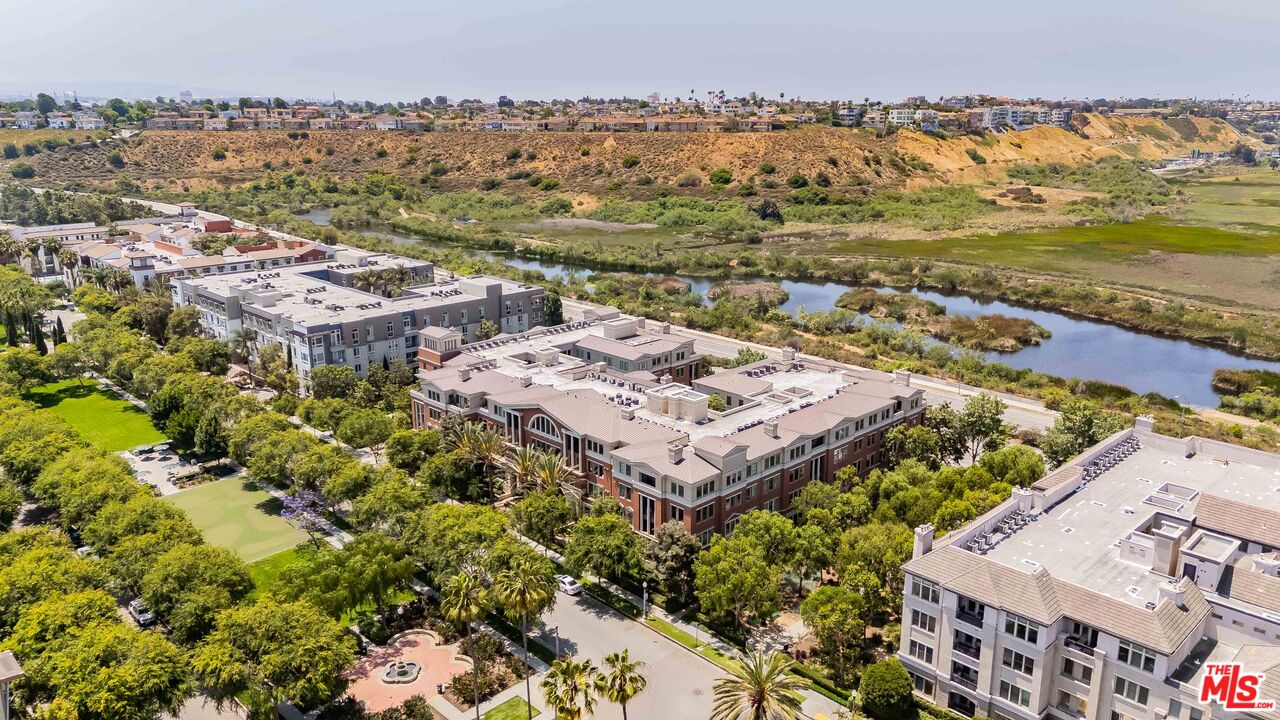 6241 Crescent Park Unit: 201