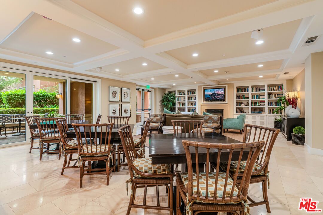 6241 Crescent Park Unit: 201