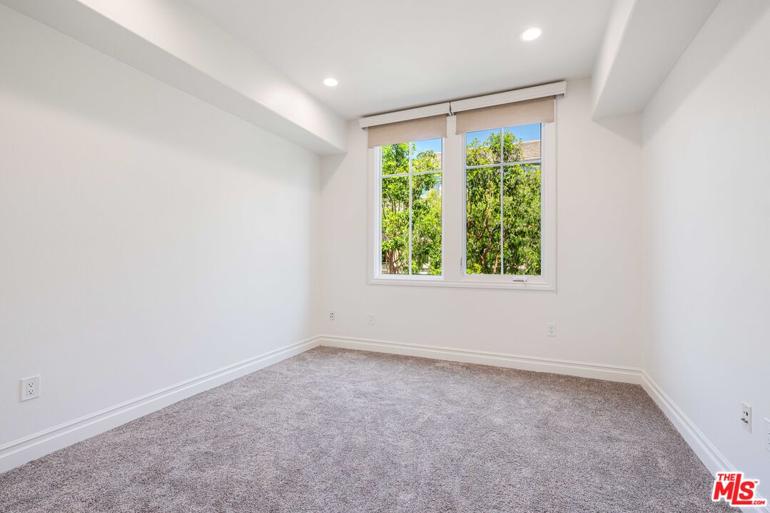 6241 Crescent Park Unit: 201