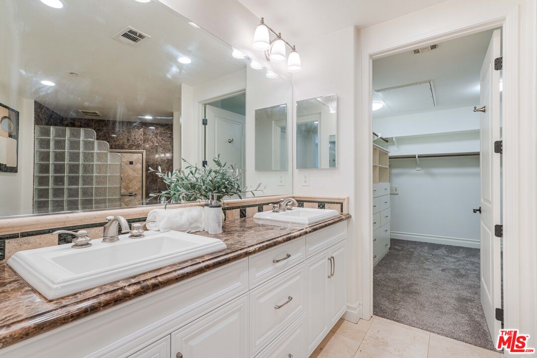 6241 Crescent Park Unit: 201