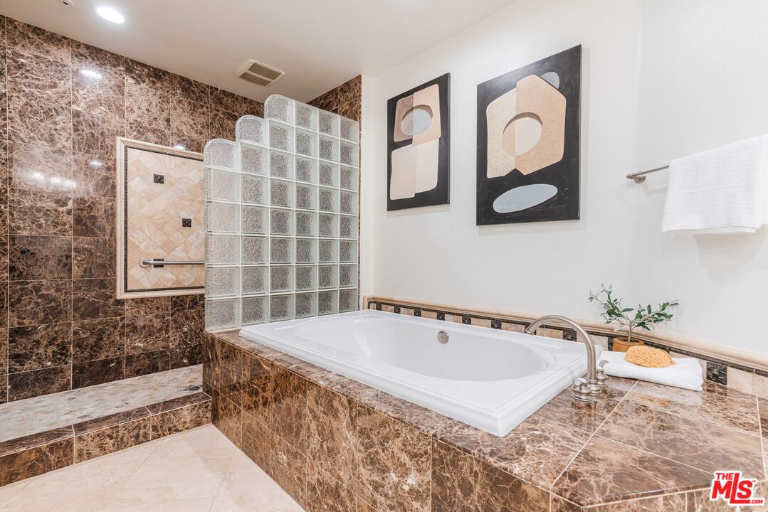 6241 Crescent Park Unit: 201