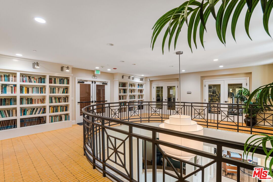 6241 Crescent Park Unit: 201