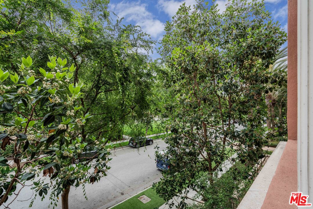 6241 Crescent Park Unit: 201