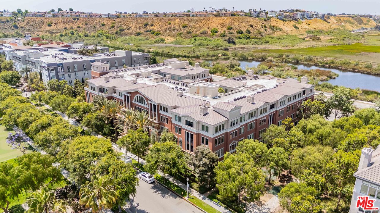 6241 Crescent Park Unit: 201