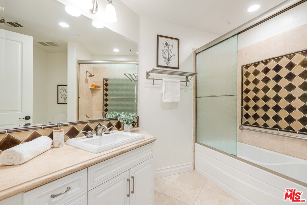 6241 Crescent Park Unit: 201