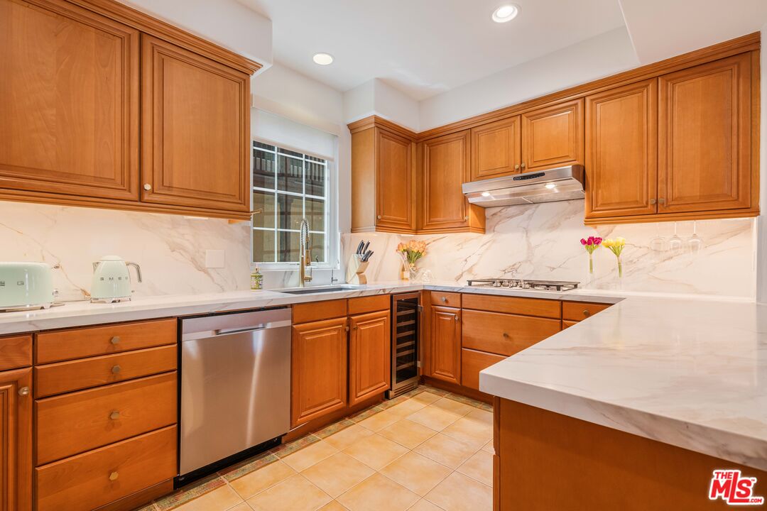 5935 Playa Vista Dr Unit: 204