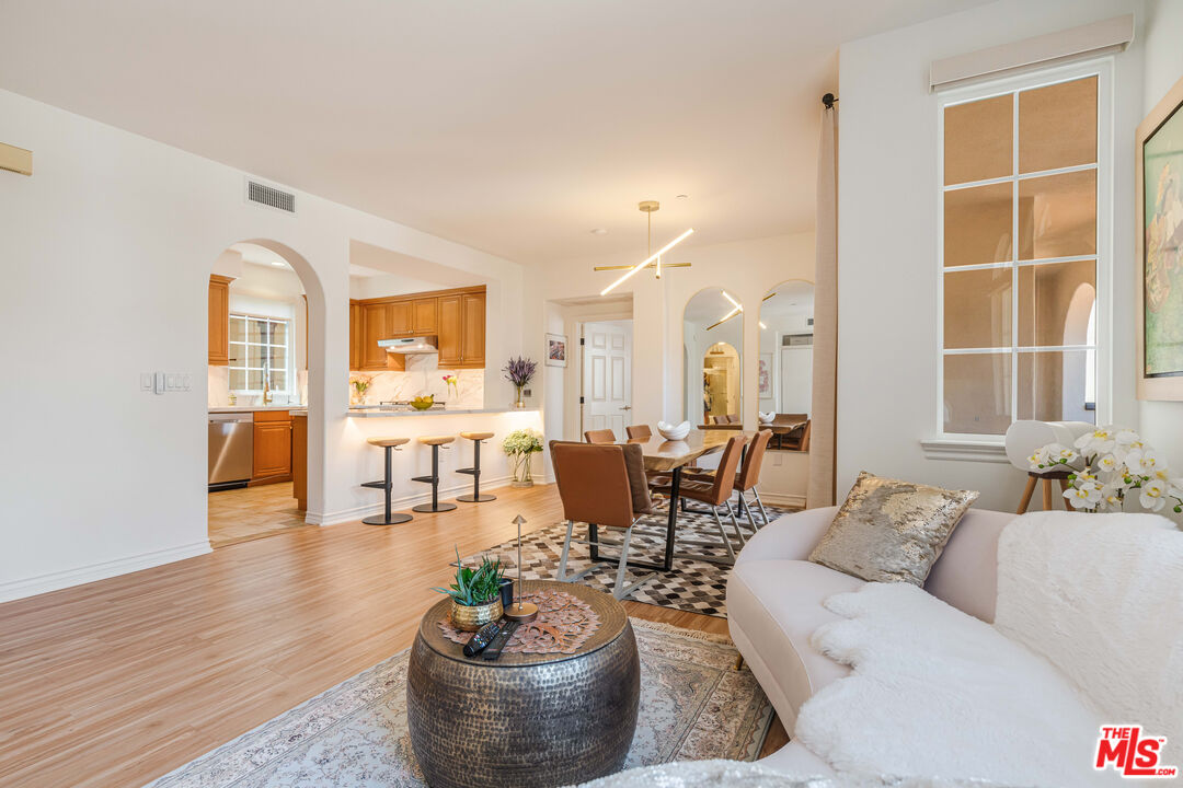 5935 Playa Vista Dr Unit: 204