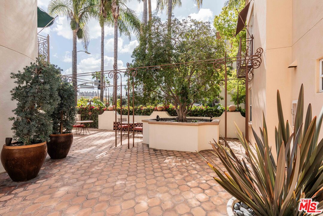 5935 Playa Vista Dr Unit: 204