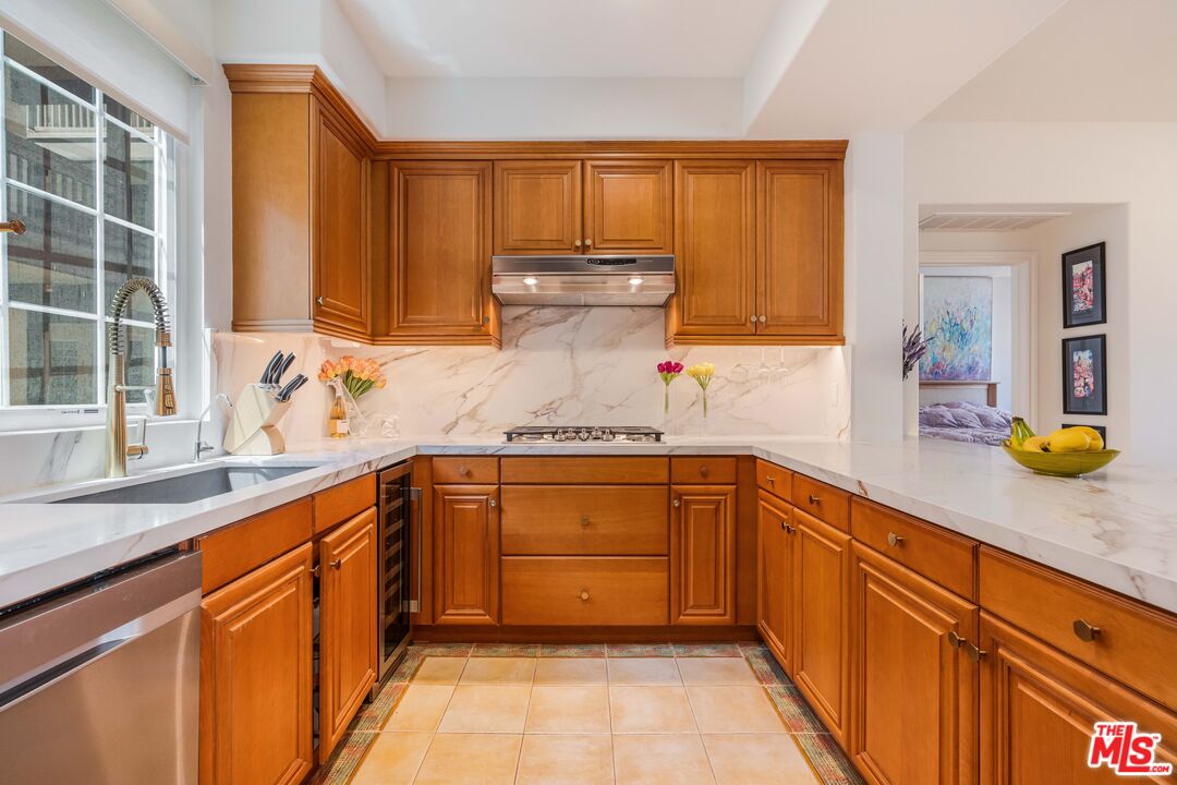 5935 Playa Vista Dr Unit: 204