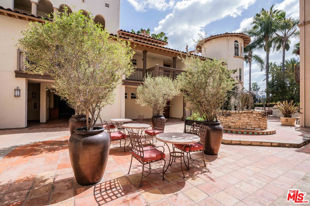 5935 Playa Vista Dr Unit: 204