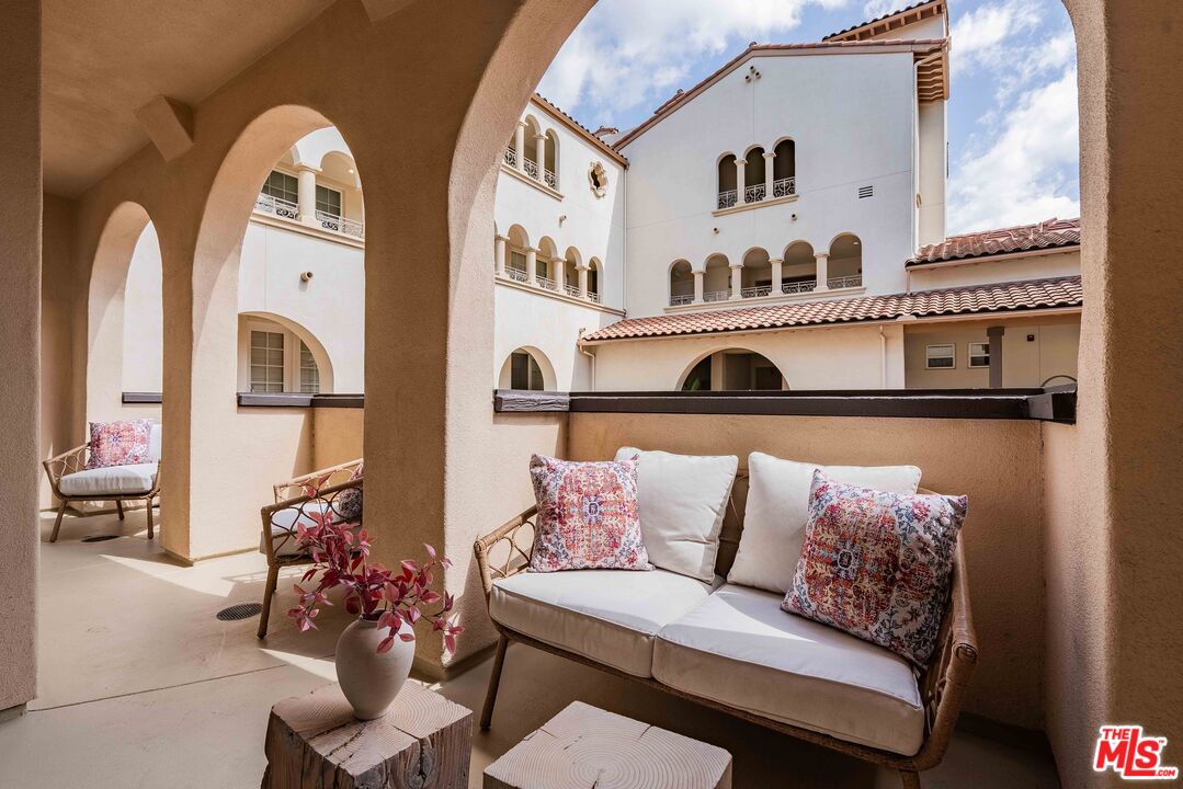 5935 Playa Vista Dr Unit: 204