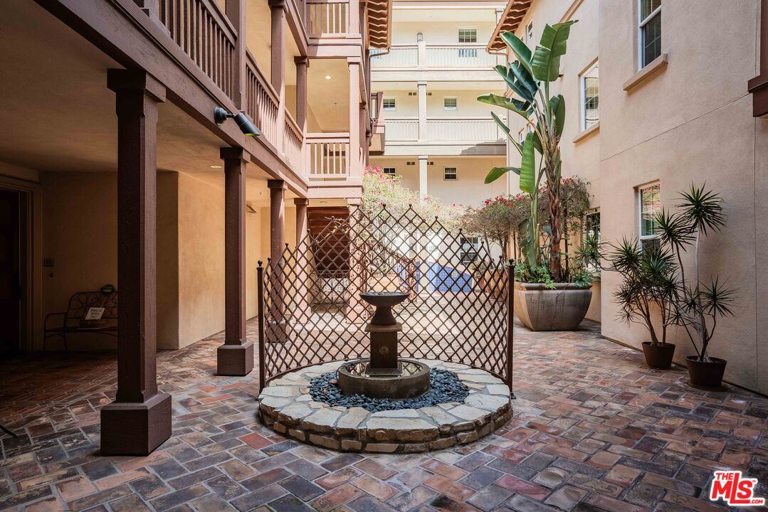 5935 Playa Vista Dr Unit: 204