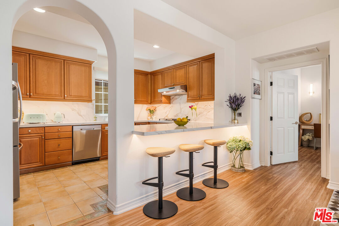5935 Playa Vista Dr Unit: 204