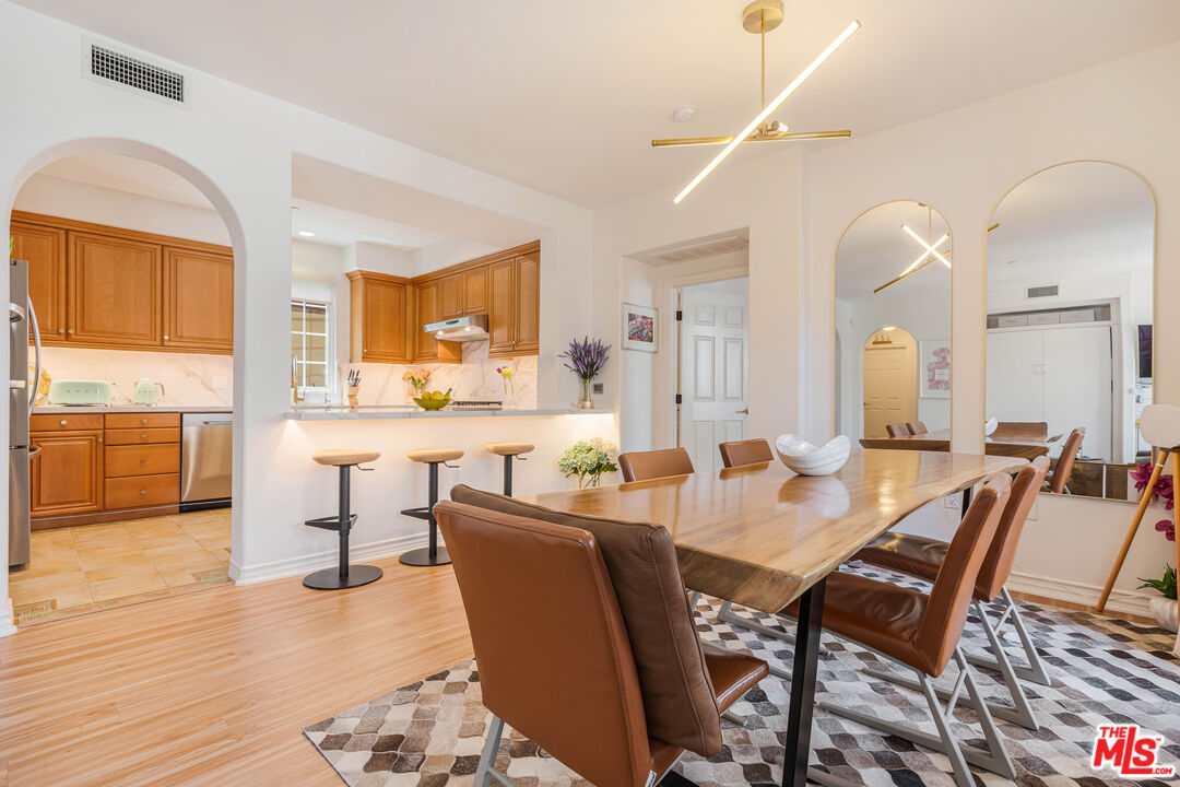 5935 Playa Vista Dr Unit: 204