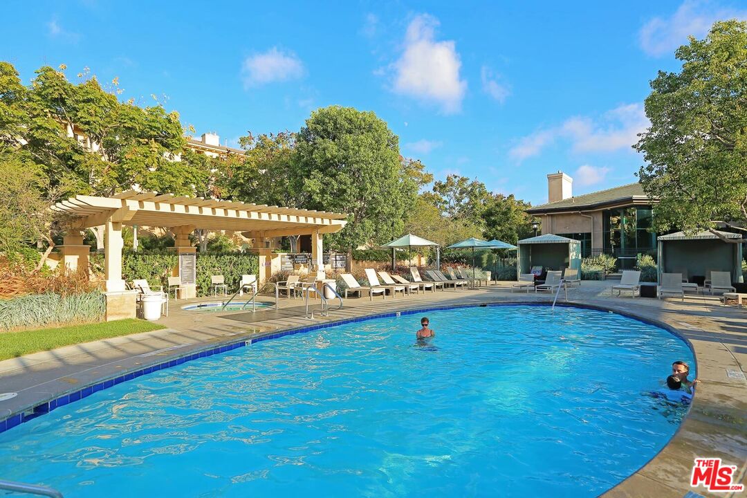 5935 Playa Vista Dr Unit: 204